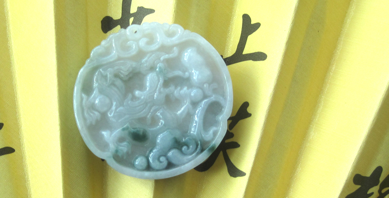 天然翡翠晓龙贺岁吊坠 2013年蛇年本命年饰品 属蛇人首选的蛇年开运物-第0张大图