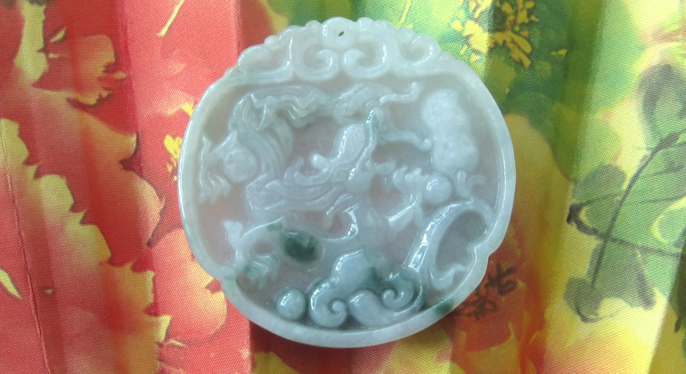 天然翡翠晓龙贺岁吊坠 2013年蛇年本命年饰品 属蛇人首选的蛇年开运物-第2张大图