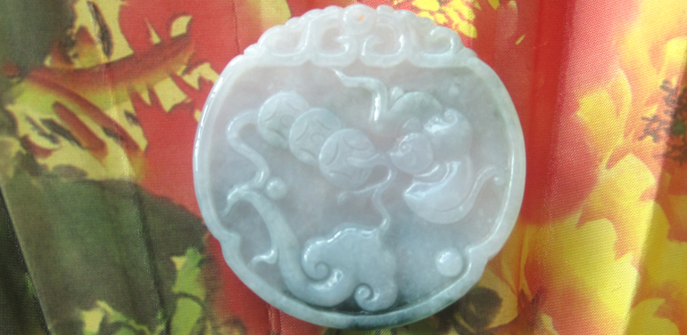 天然翡翠晓龙贺岁吊坠 2013年蛇年本命年饰品 属蛇人首选的蛇年开运物-第3张大图