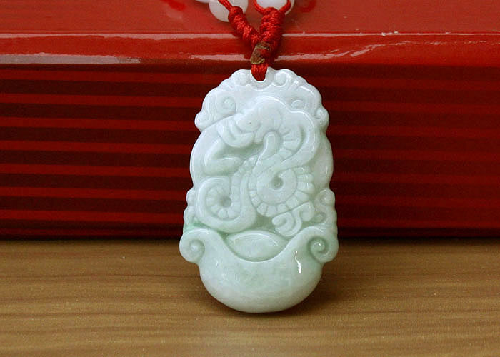 单独开光天然翡翠 【福蛇献宝】吊坠护身符 2017年属猴人的开运吉祥物-第1张大图