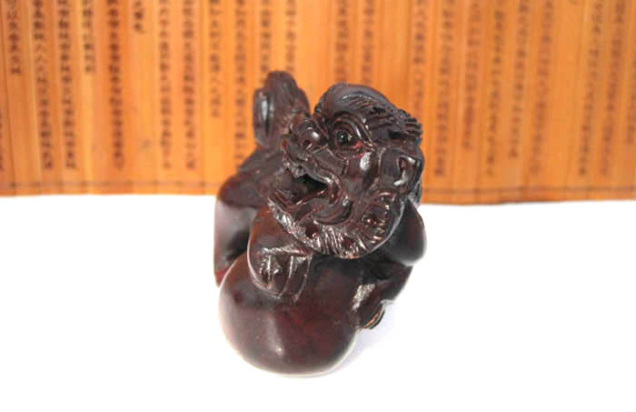 开光2017年属猴者开运必备 财狮抱喜红色摆件石 辟邪开运吉祥物-第6张大图
